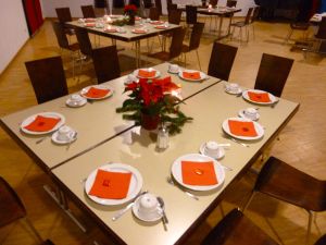 er decket mir einen Tisch