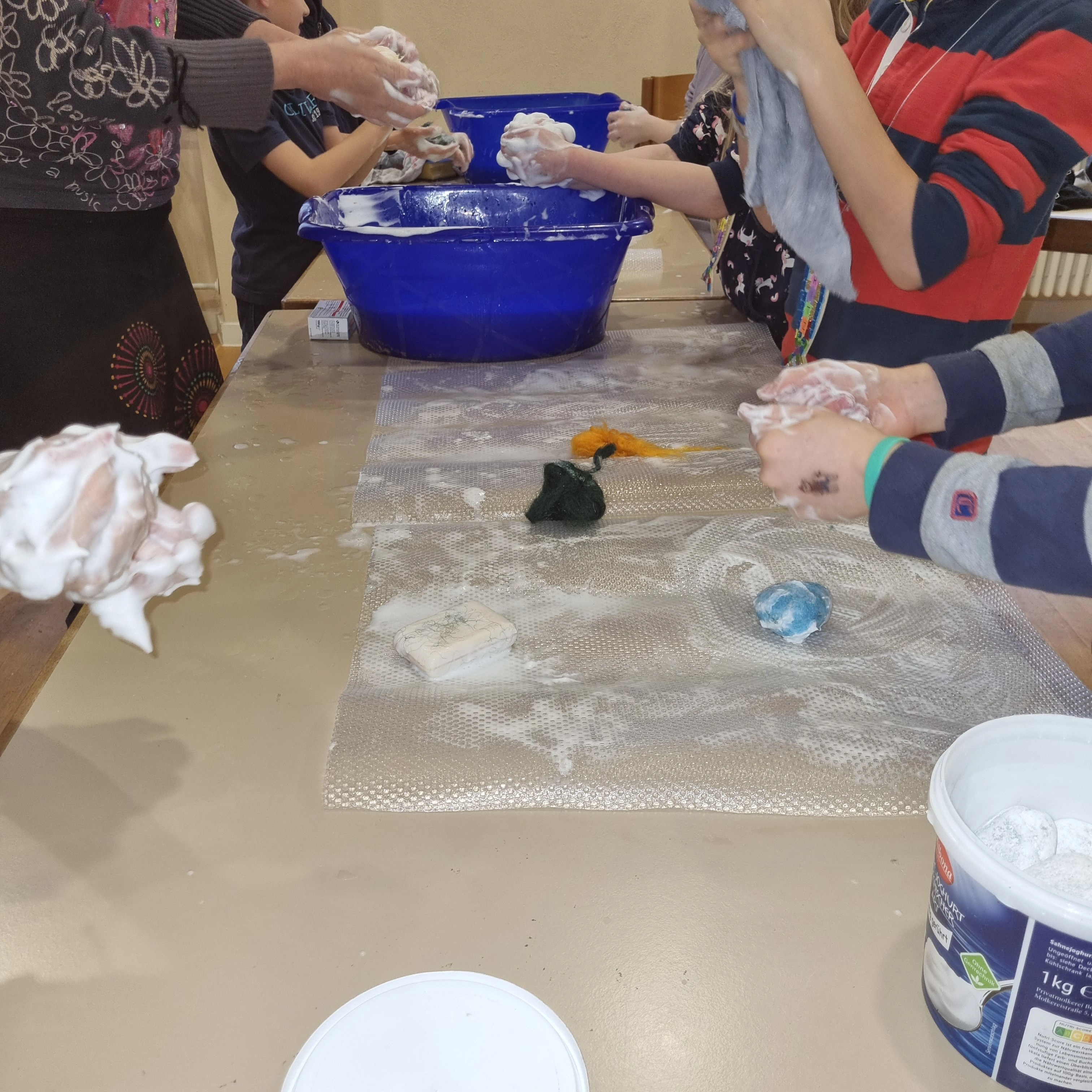 Kreative Arbeit bei den Kinderbibeltagen