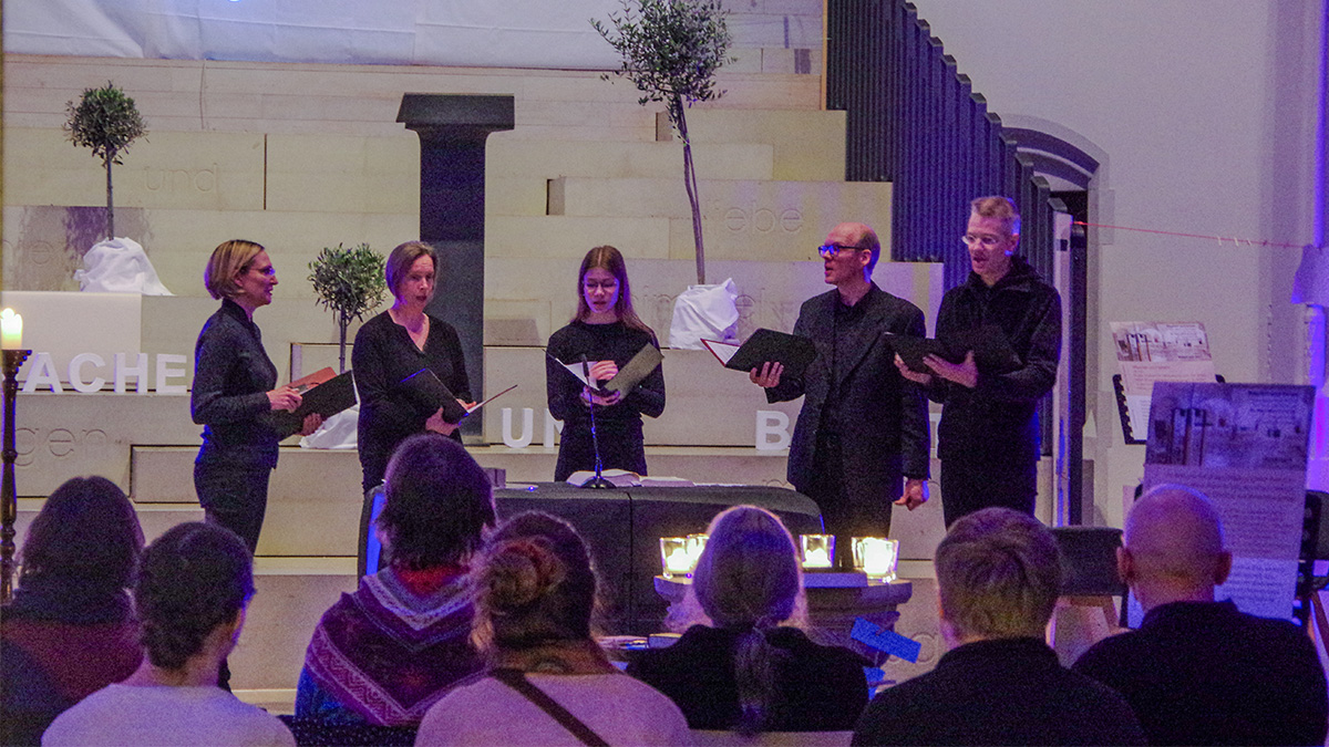 Musikalische Stundengebete prägen die Lange Nacht auf Karfreitag in der Friedenskirche