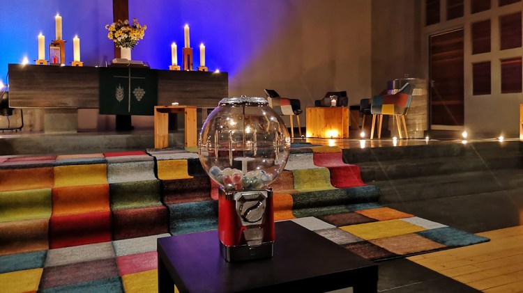 Kirche mit Sofa